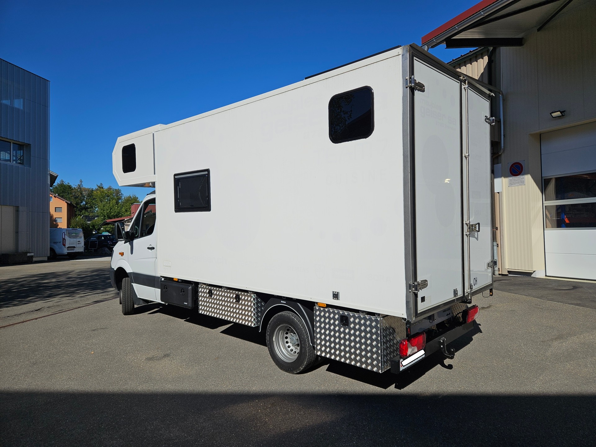 MERCEDES-BENZ 516 4x4 Funktionales Familien Abenteuermobil, ohne Gasinstallation-image-5