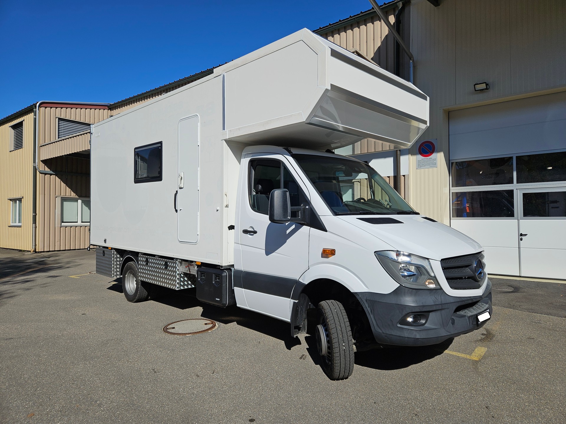 MERCEDES-BENZ 516 4x4 Funktionales Familien Abenteuermobil, ohne Gasinstallation-image-1