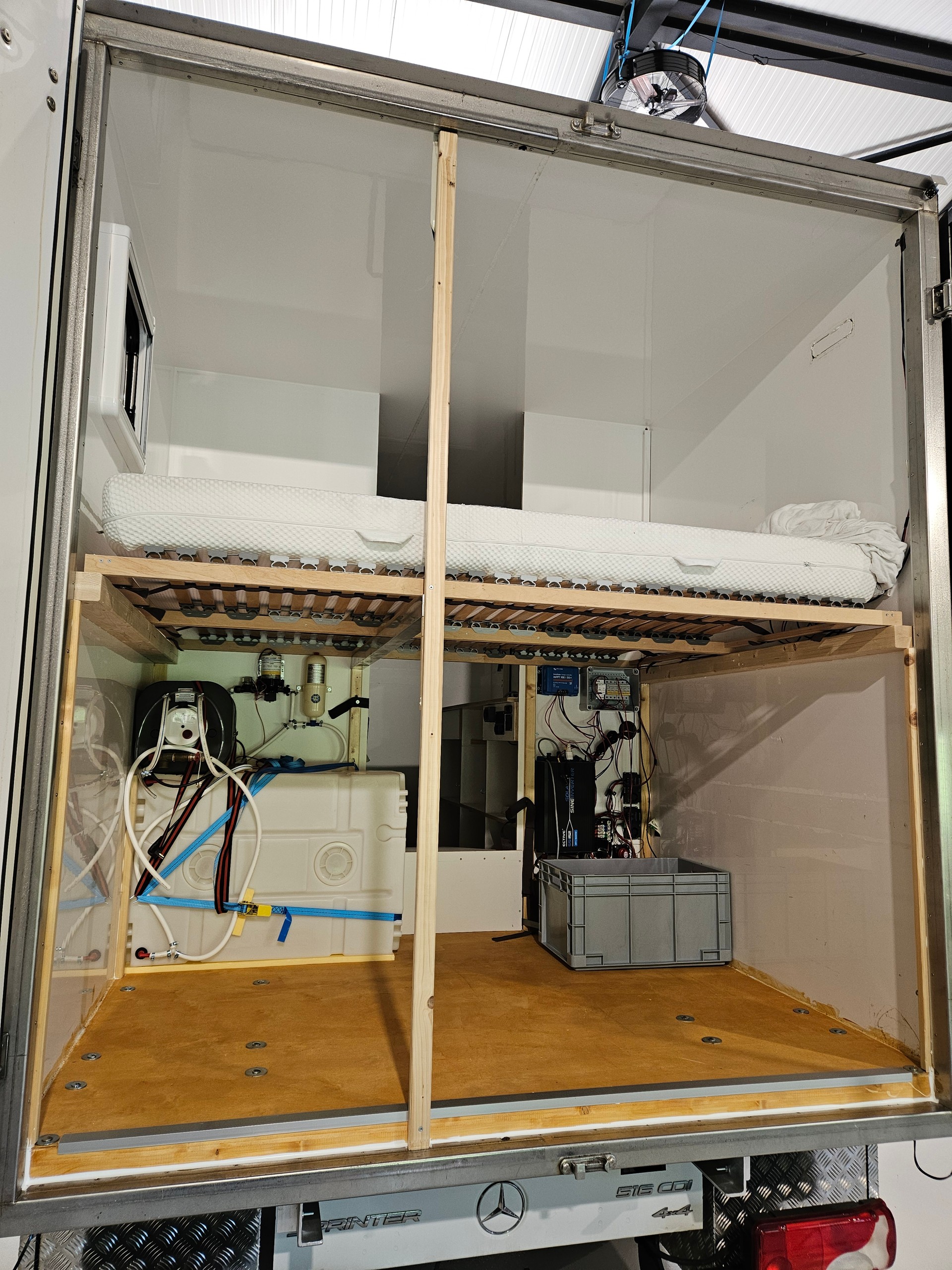 MERCEDES-BENZ 516 4x4 Funktionales Familien Abenteuermobil, ohne Gasinstallation-image-19