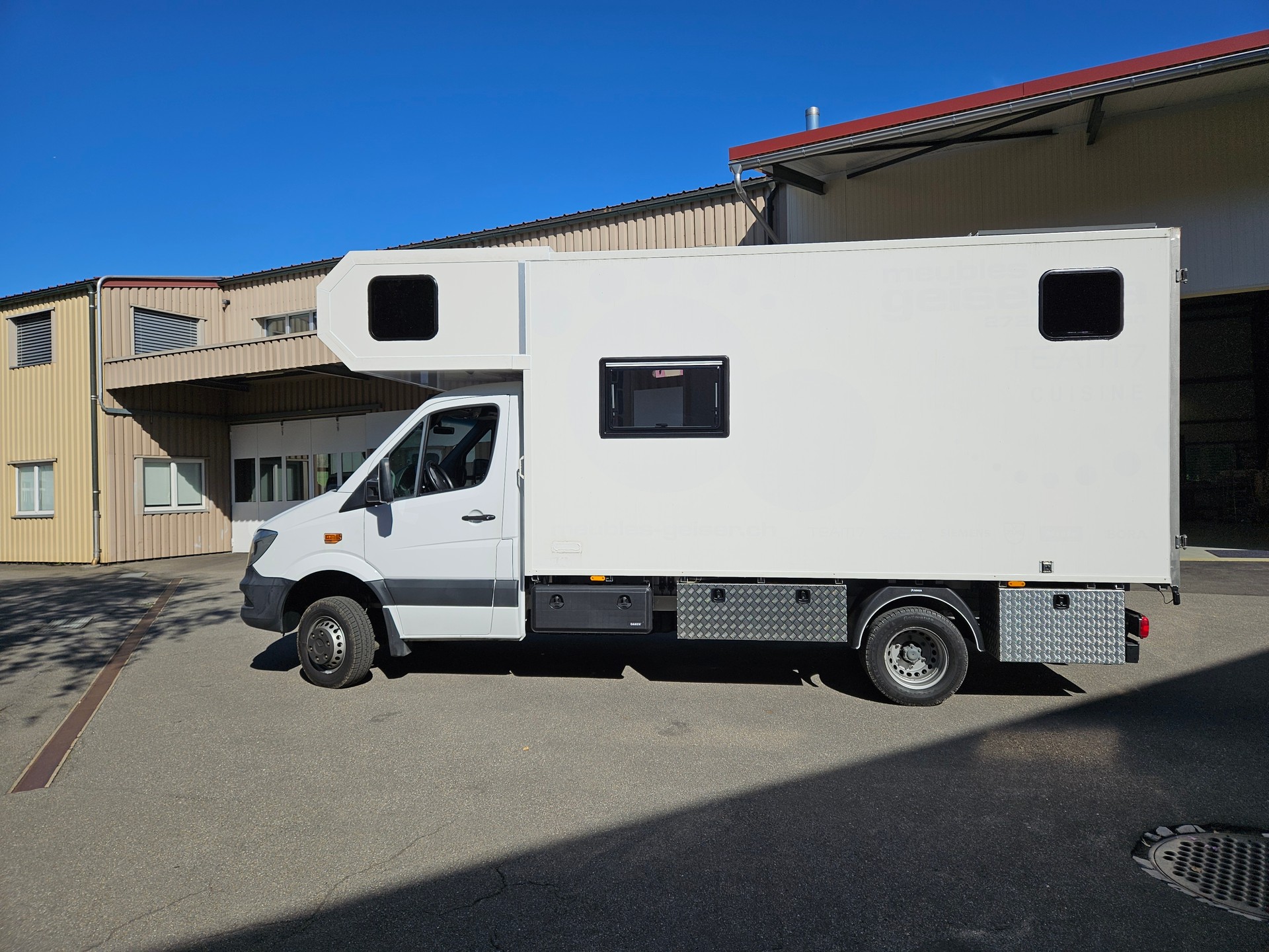 MERCEDES-BENZ 516 4x4 Funktionales Familien Abenteuermobil, ohne Gasinstallation-image-2