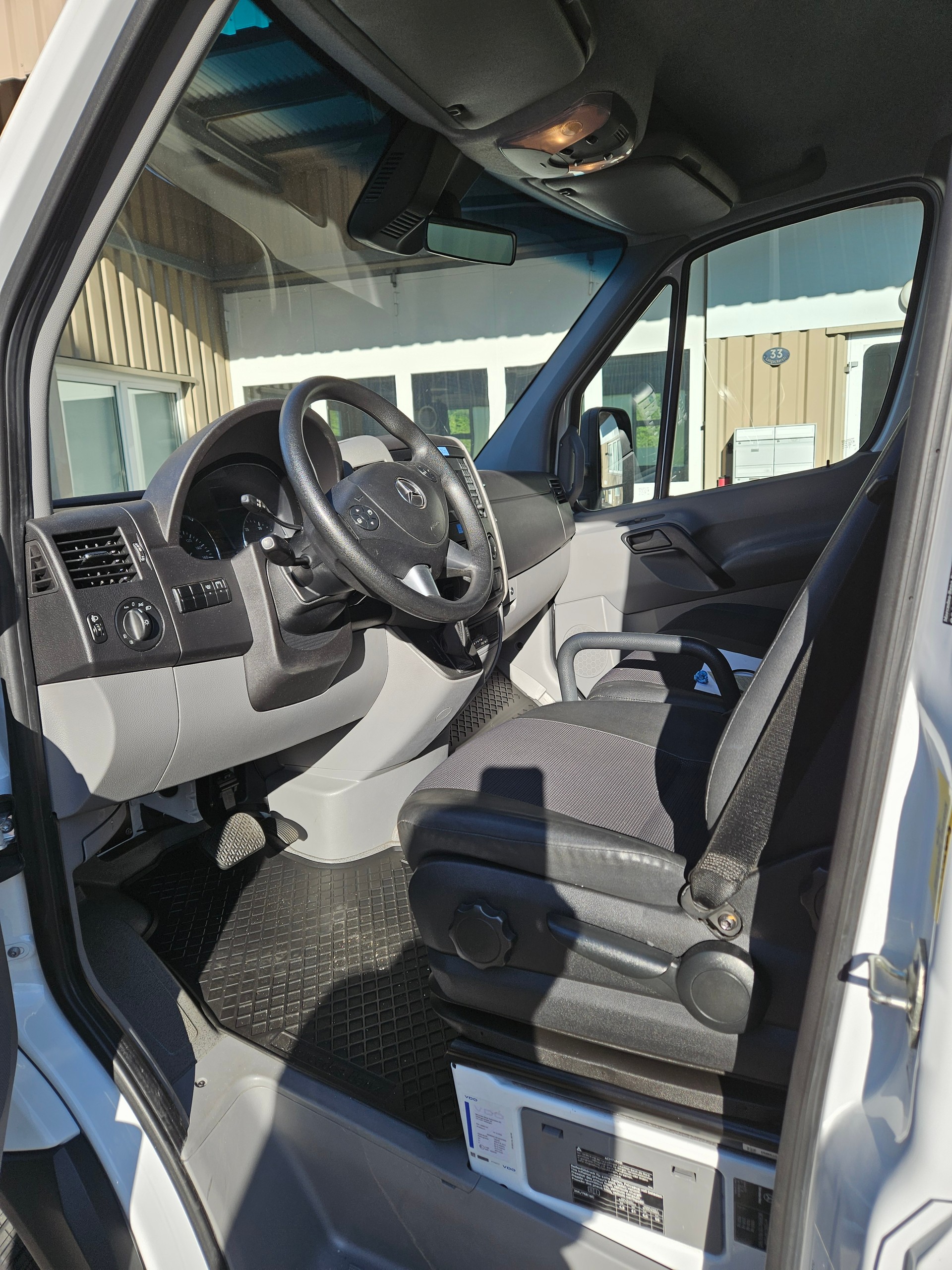 MERCEDES-BENZ 516 4x4 Funktionales Familien Abenteuermobil, ohne Gasinstallation-image-7