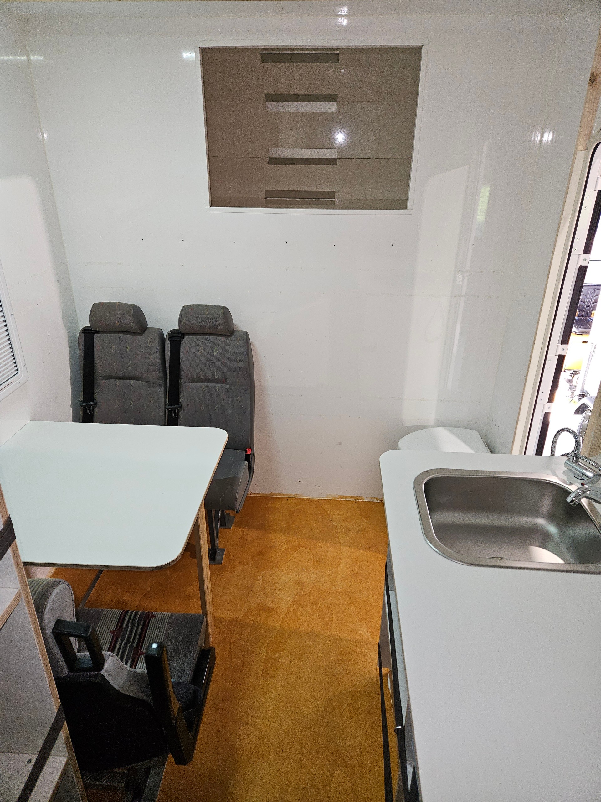 MERCEDES-BENZ 516 4x4 Funktionales Familien Abenteuermobil, ohne Gasinstallation-image-12