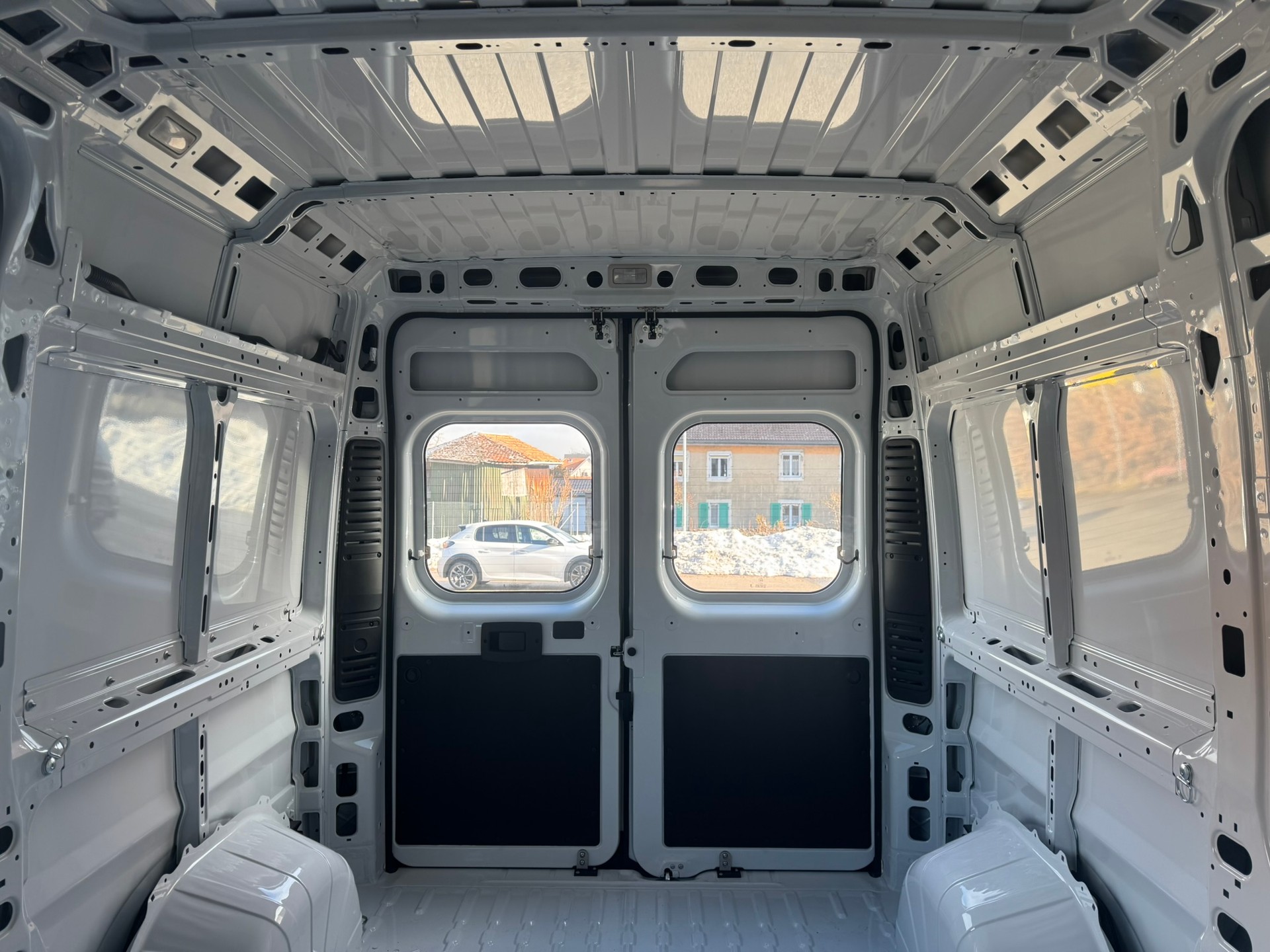 CITROEN Jumper 35 2.2 BlueHDi 180 L2H2 verglast EAT8-image-8