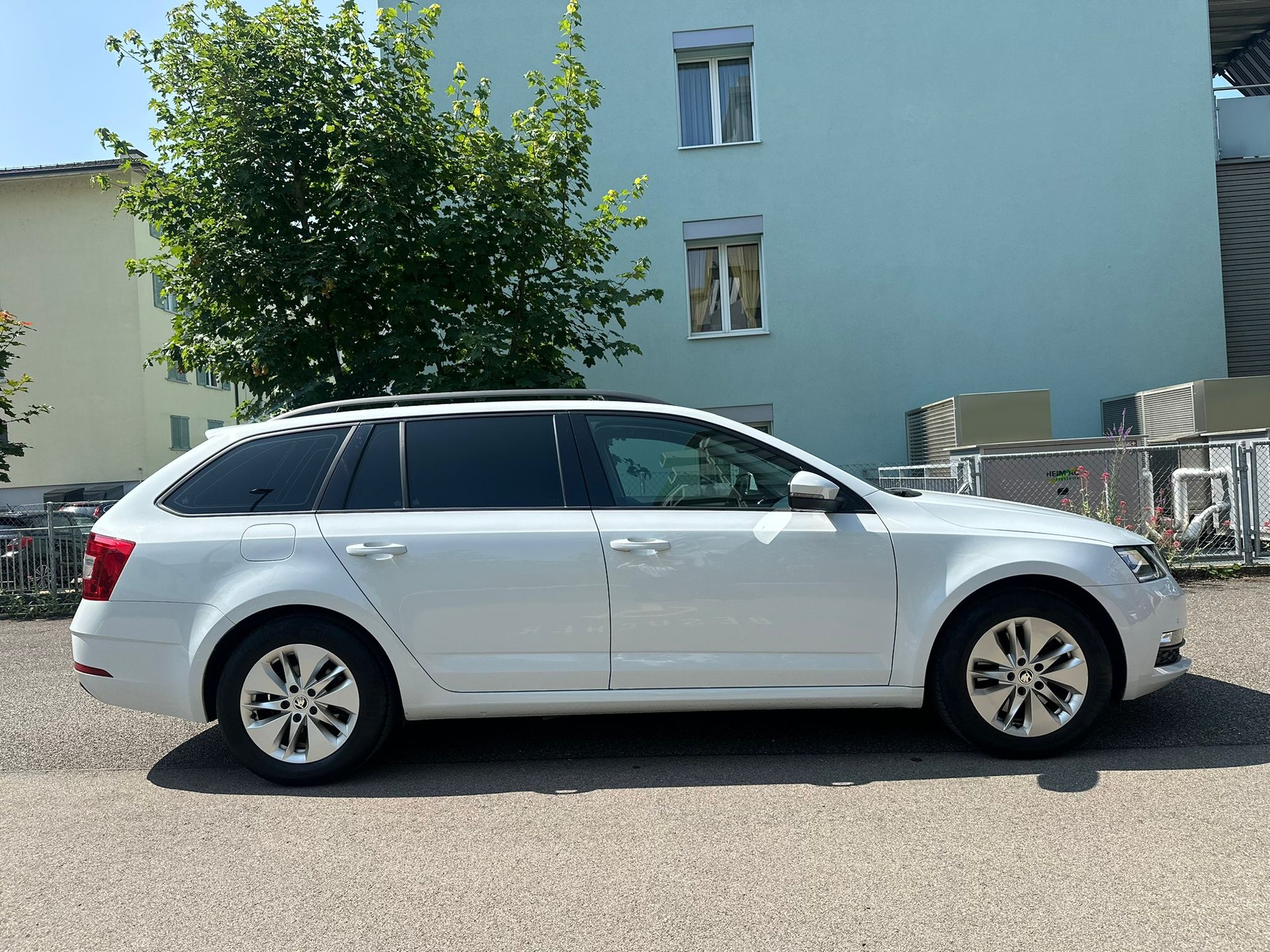 SKODA Octavia Combi 2.0 TDI Ambition 4x4 DSG-image-8