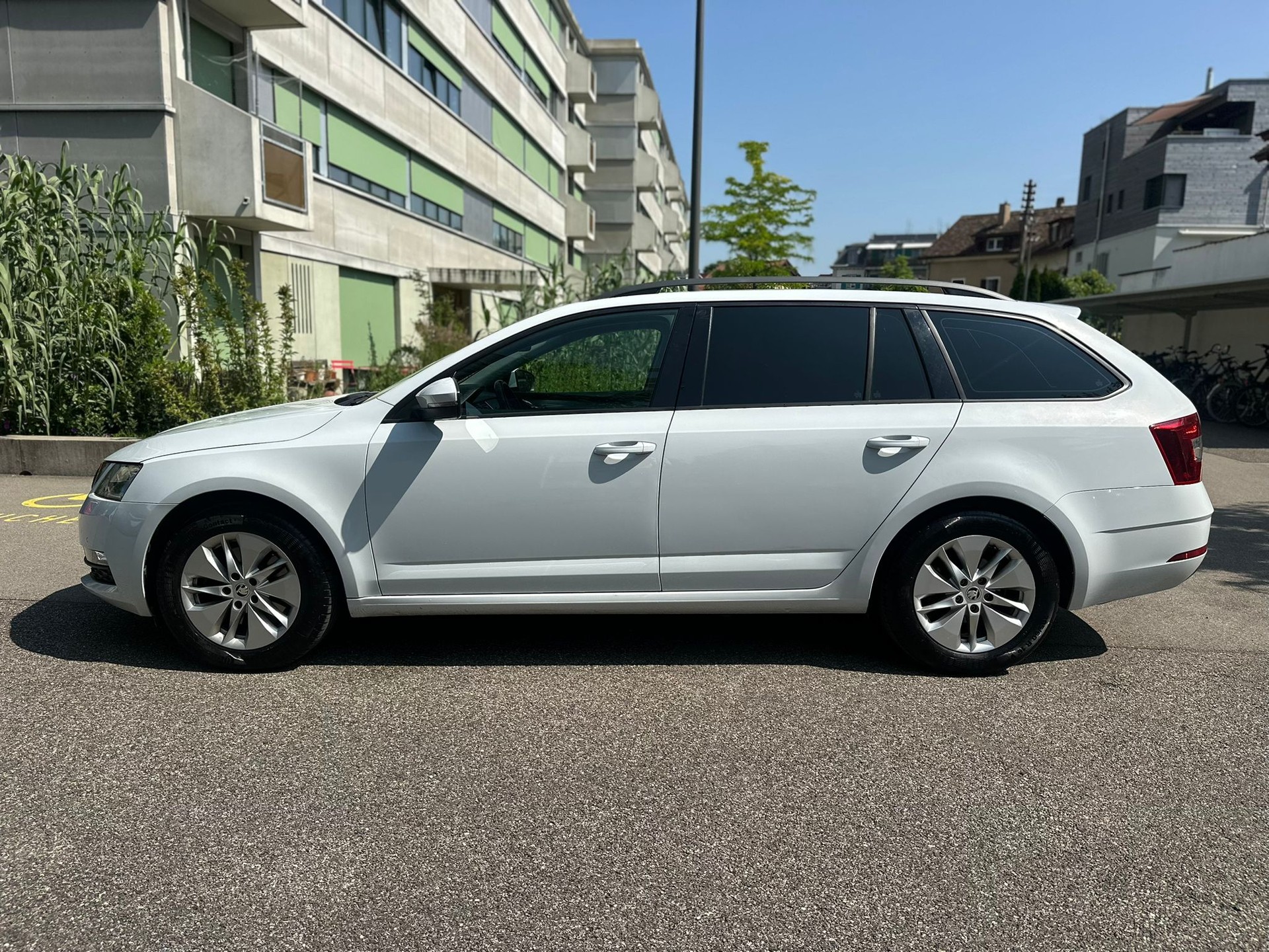 SKODA Octavia Combi 2.0 TDI Ambition 4x4 DSG-image-4