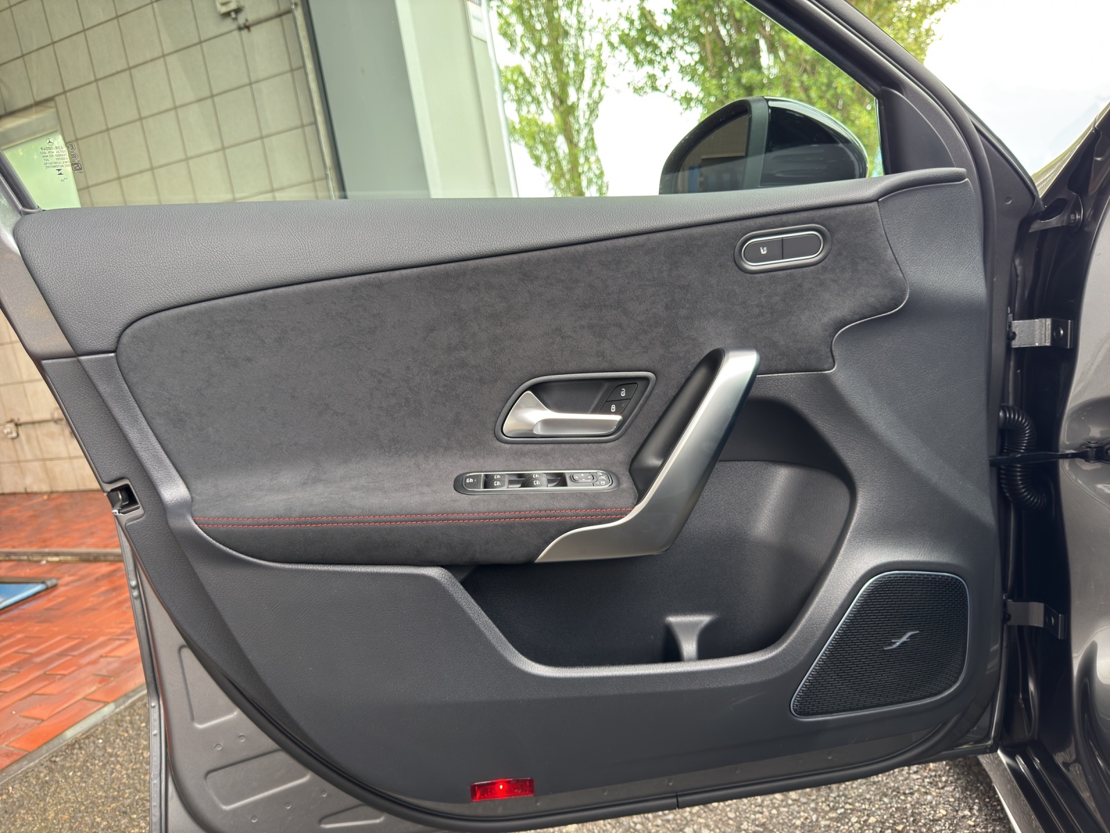 MERCEDES-BENZ A 220 4Matic 8G-DCT-image-12