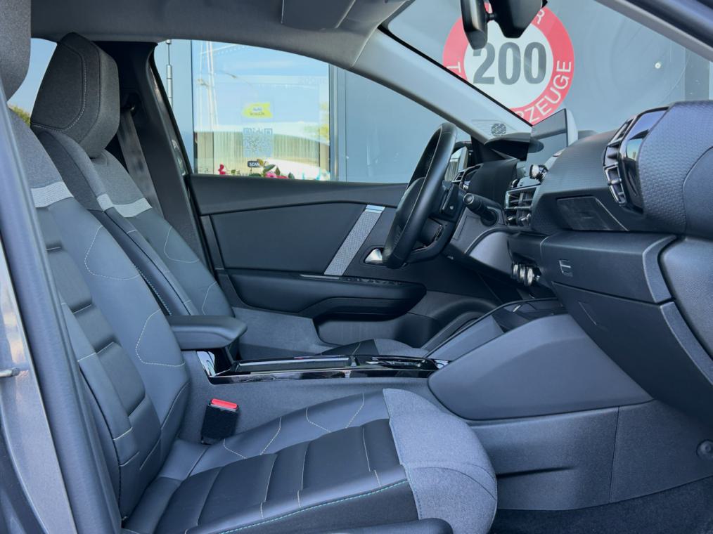 CITROEN C4 1.2 Pure Tech Feel EAT8-image-9