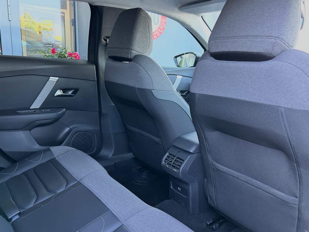 CITROEN C4 1.2 Pure Tech Feel EAT8-image-10