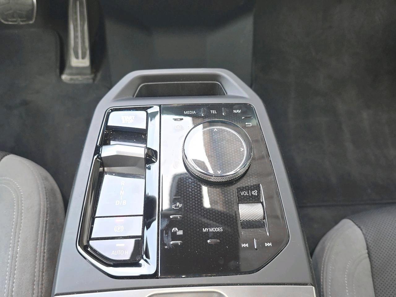 BMW iX xDrive45 M Sport Pro-image-6