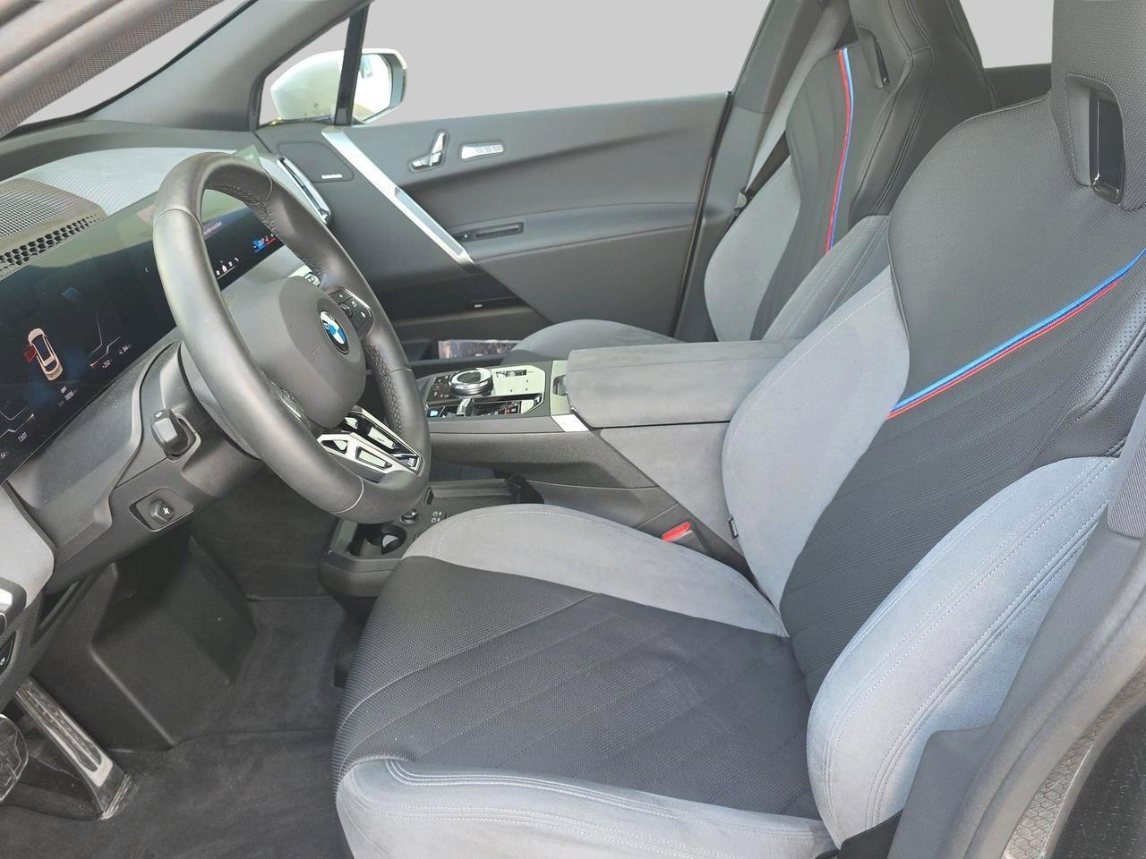 BMW iX xDrive45 M Sport Pro-image-5