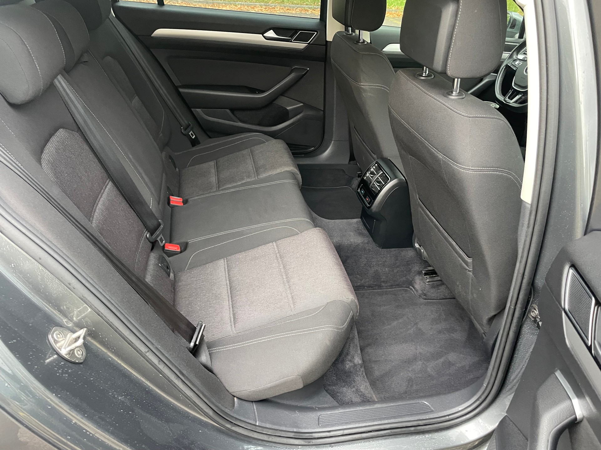 VW Passat Variant 1.6 TDI BMT Comfortline DSG-image-14