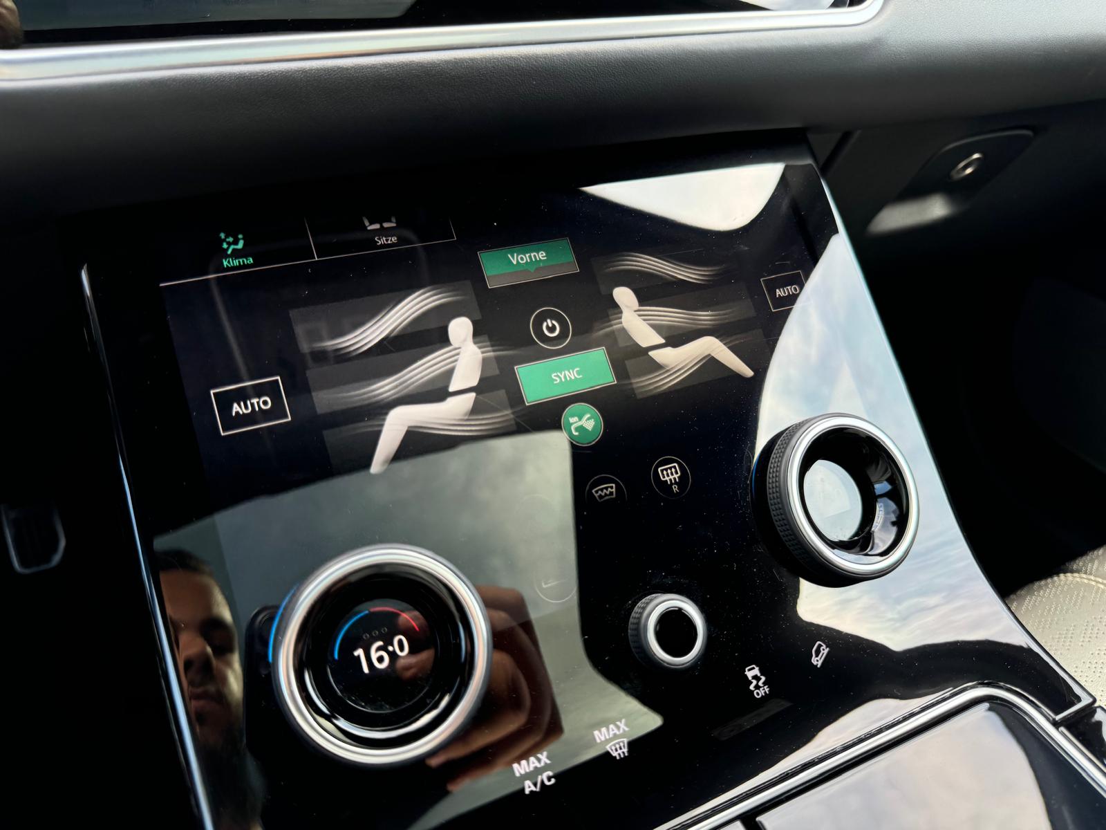LAND ROVER Range Rover Velar Black R-Dynamic Edition 240 HSE Automatic-image-24