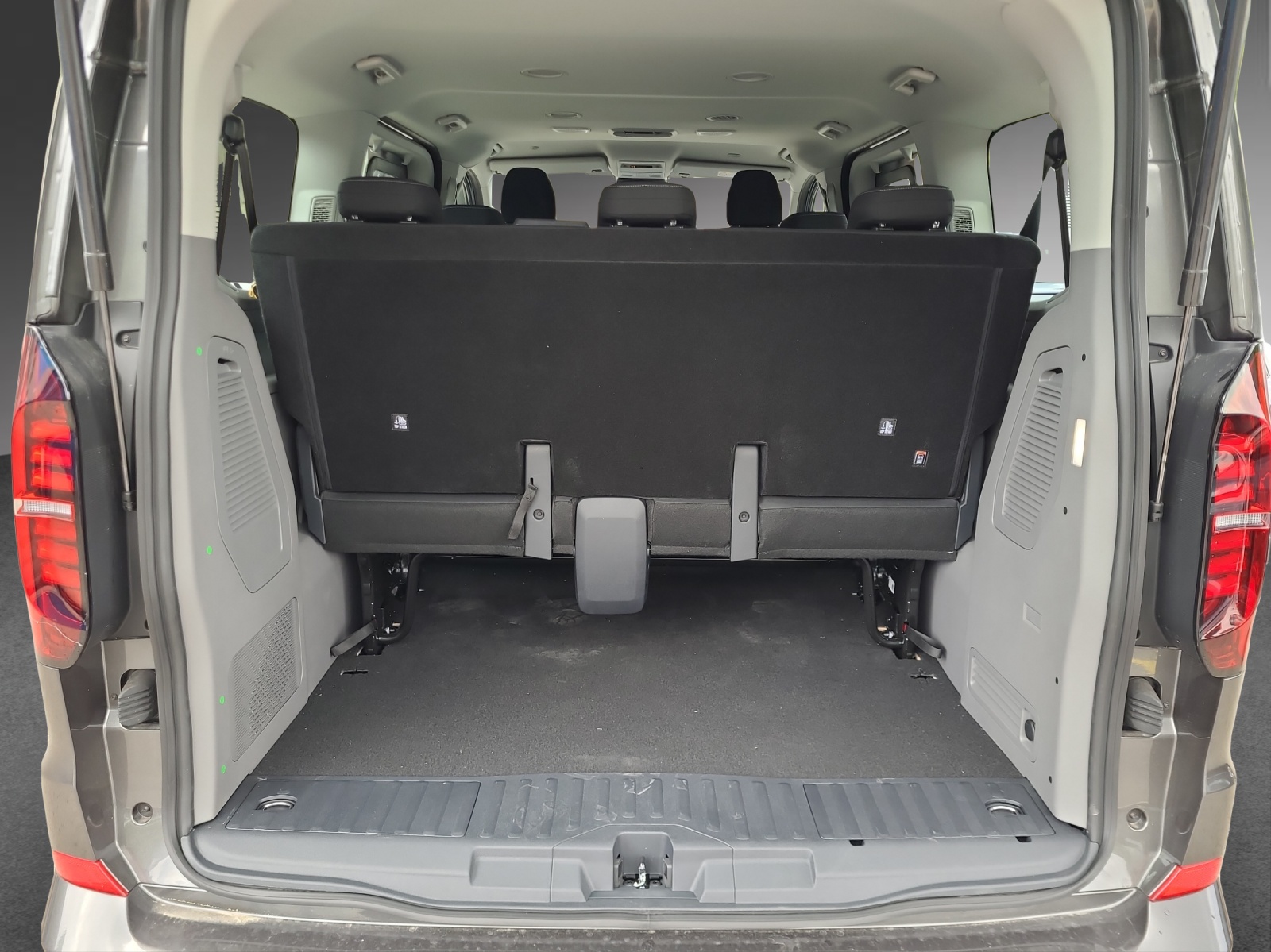 VW Caravelle 2.0 TDI Life Aut.8-image-9