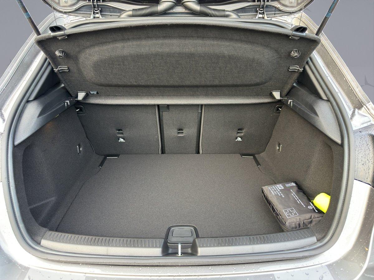 MERCEDES-BENZ A 180 AMG Line-image-12