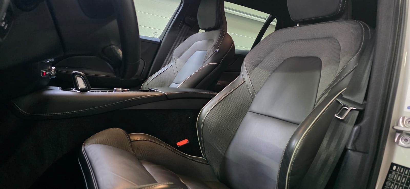 VOLVO V60 T8 eAWD Plug in Hybrid Plus Dark Geartronic MIT *AHK* *MFK:16.09.25*-image-9