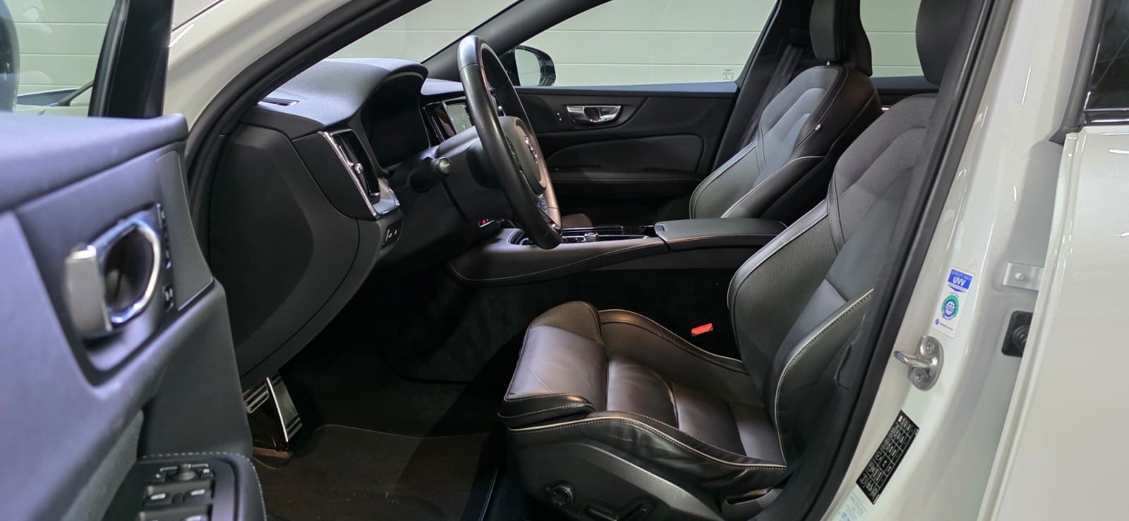 VOLVO V60 T8 eAWD Plug in Hybrid Plus Dark Geartronic MIT *AHK* *MFK:16.09.25*-image-11