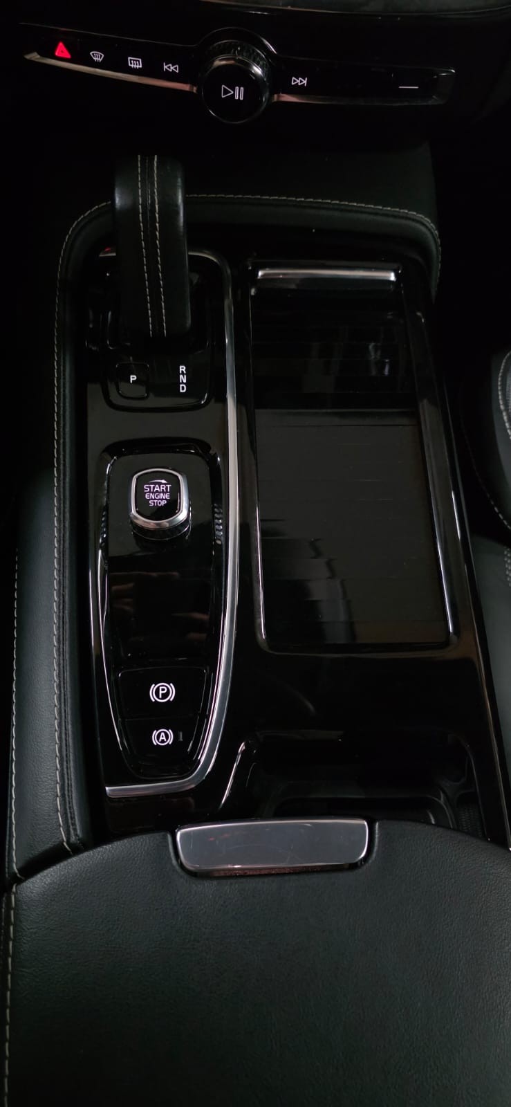 VOLVO V60 T8 eAWD Plug in Hybrid Plus Dark Geartronic MIT *AHK* *MFK:16.09.25*-image-25
