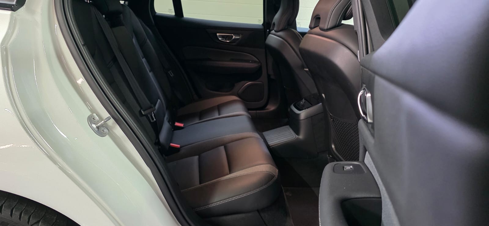 VOLVO V60 T8 eAWD Plug in Hybrid Plus Dark Geartronic MIT *AHK* *MFK:16.09.25*-image-27