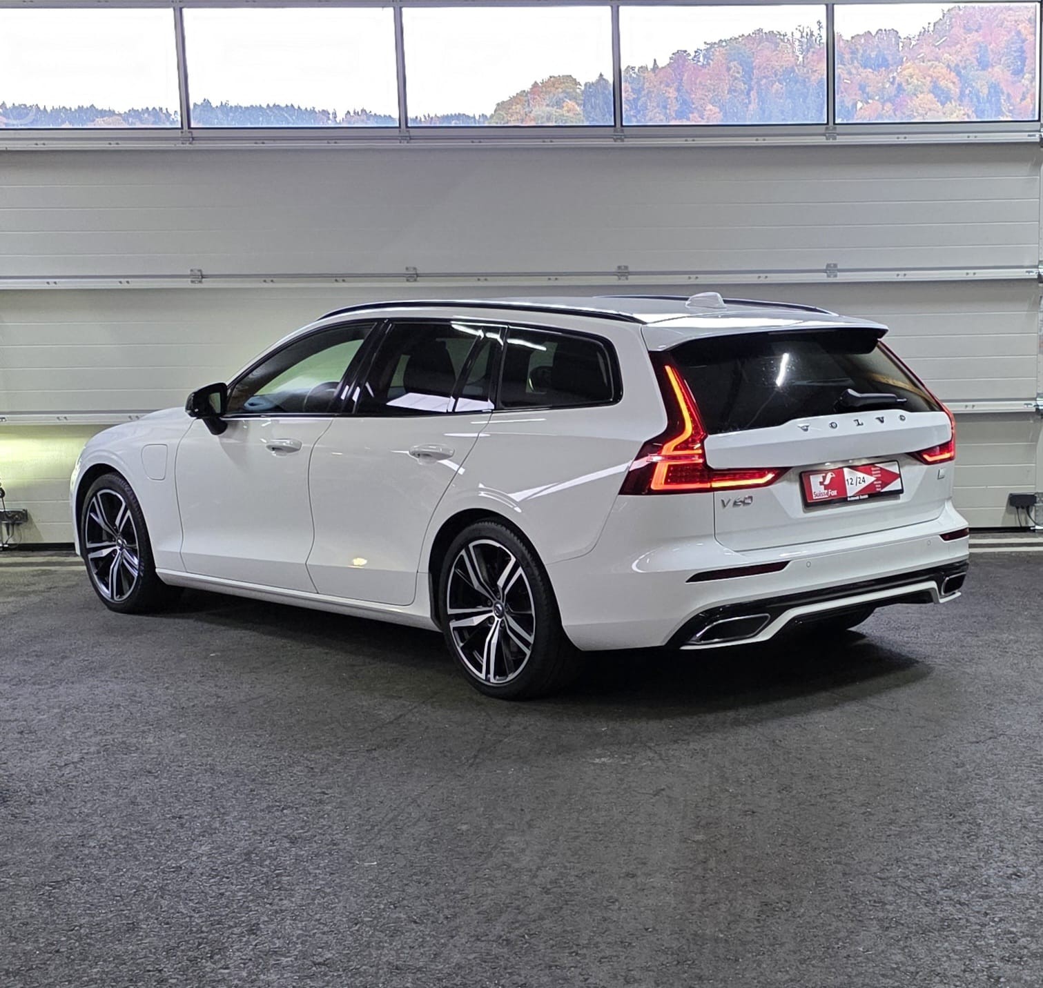 VOLVO V60 T8 eAWD Plug in Hybrid Plus Dark Geartronic MIT *AHK* *MFK:16.09.25*-image-2