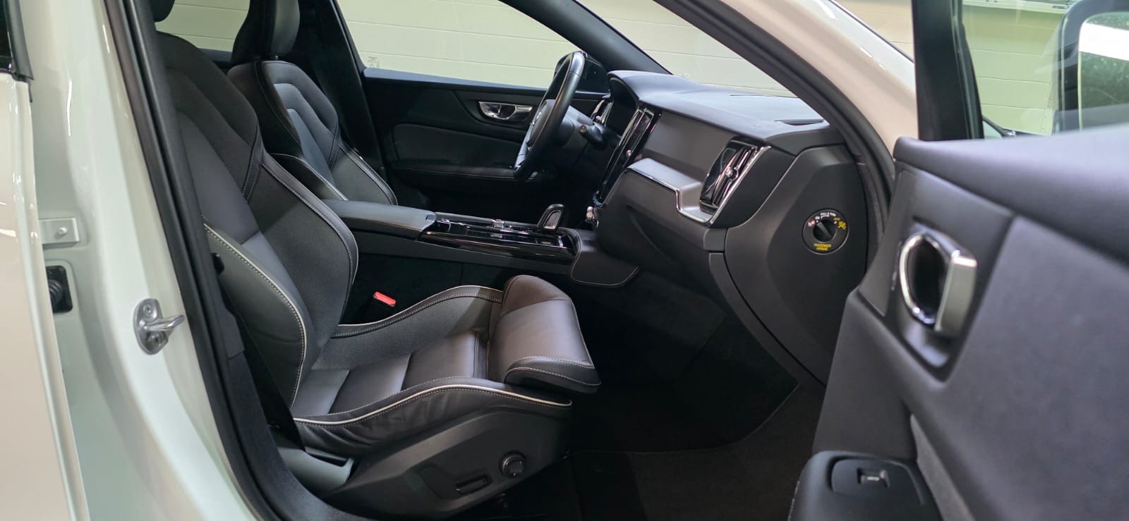 VOLVO V60 T8 eAWD Plug in Hybrid Plus Dark Geartronic MIT *AHK* *MFK:16.09.25*-image-10