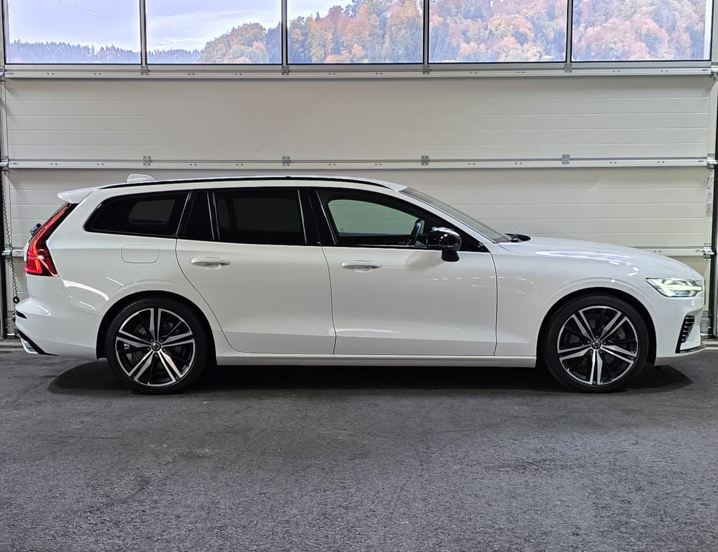 VOLVO V60 T8 eAWD Plug in Hybrid Plus Dark Geartronic MIT *AHK* *MFK:16.09.25*-image-5