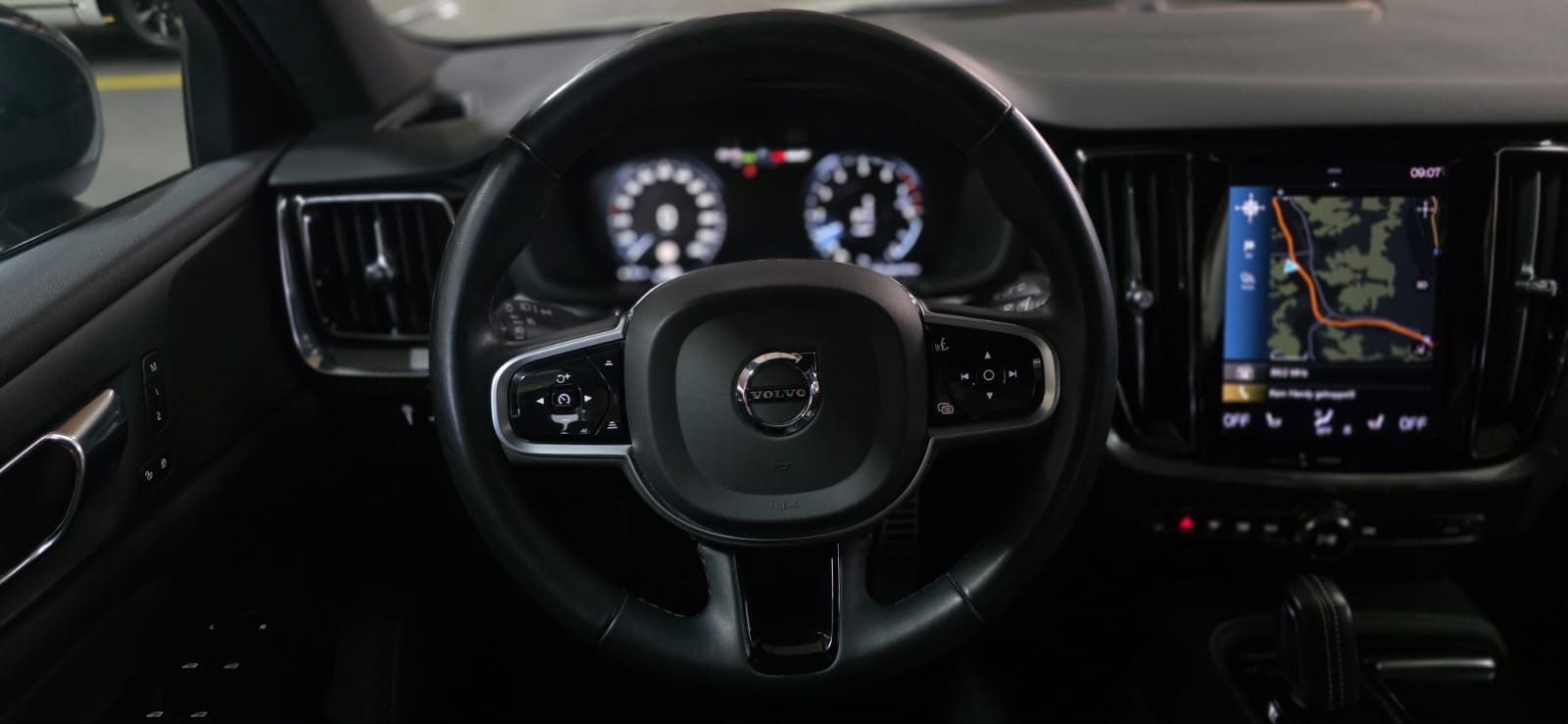 VOLVO V60 T8 eAWD Plug in Hybrid Plus Dark Geartronic MIT *AHK* *MFK:16.09.25*-image-13