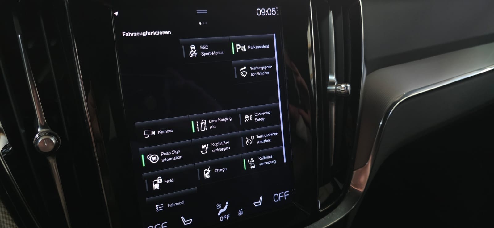 VOLVO V60 T8 eAWD Plug in Hybrid Plus Dark Geartronic MIT *AHK* *MFK:16.09.25*-image-22