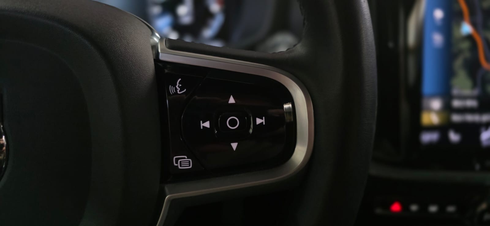 VOLVO V60 T8 eAWD Plug in Hybrid Plus Dark Geartronic MIT *AHK* *MFK:16.09.25*-image-17