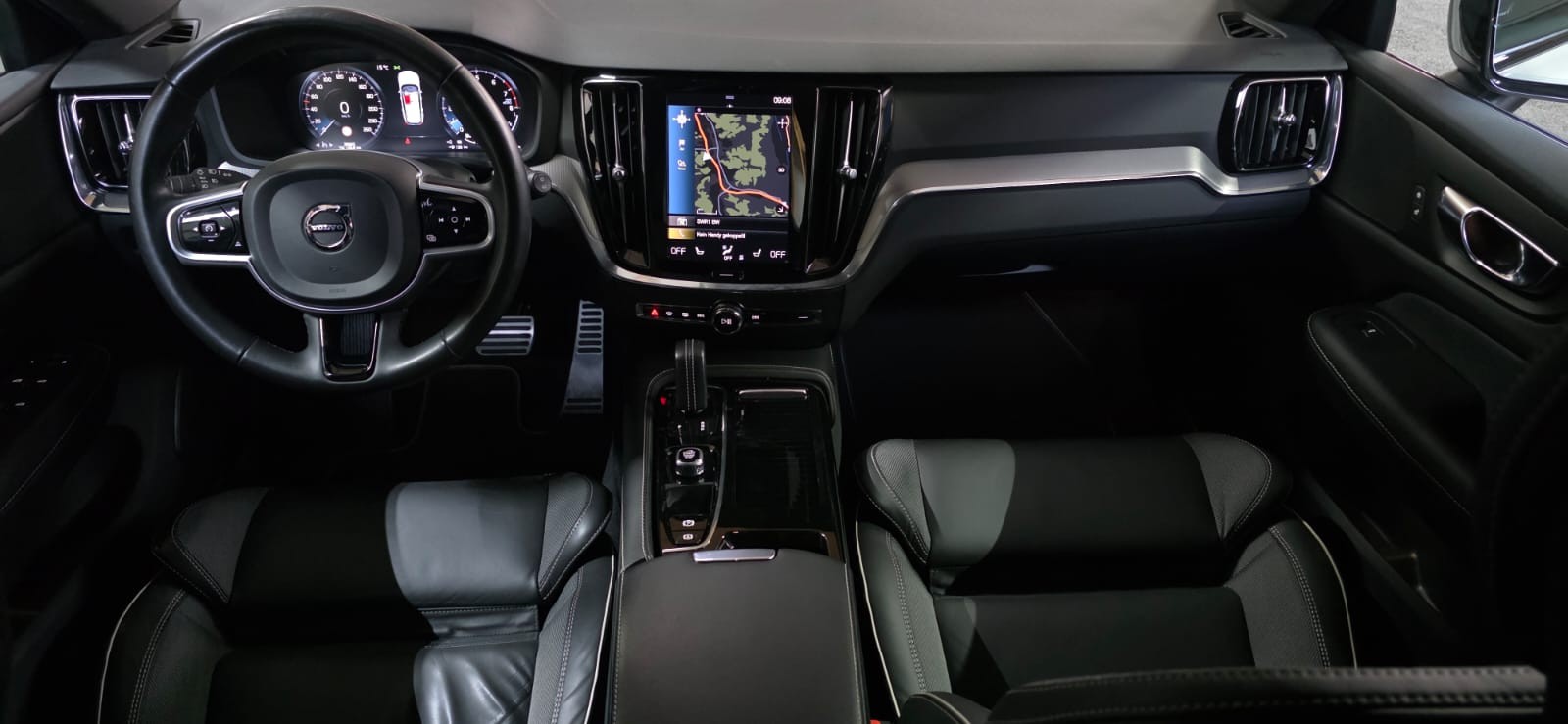 VOLVO V60 T8 eAWD Plug in Hybrid Plus Dark Geartronic MIT *AHK* *MFK:16.09.25*-image-12