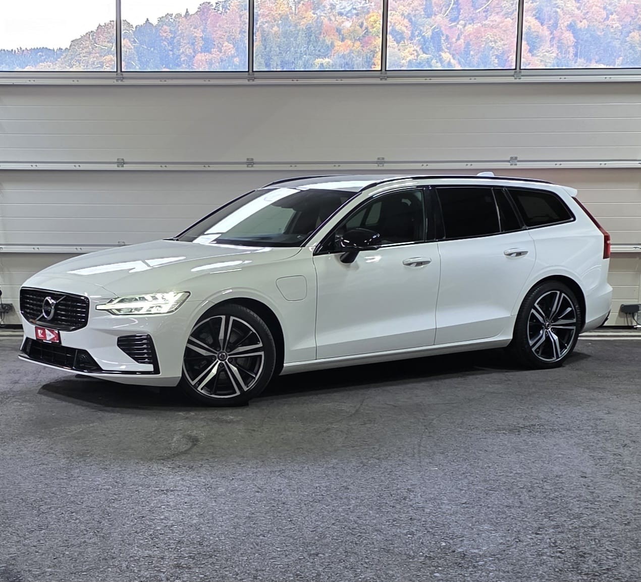 VOLVO V60 T8 eAWD Plug in Hybrid Plus Dark Geartronic MIT *AHK* *MFK:16.09.25*
