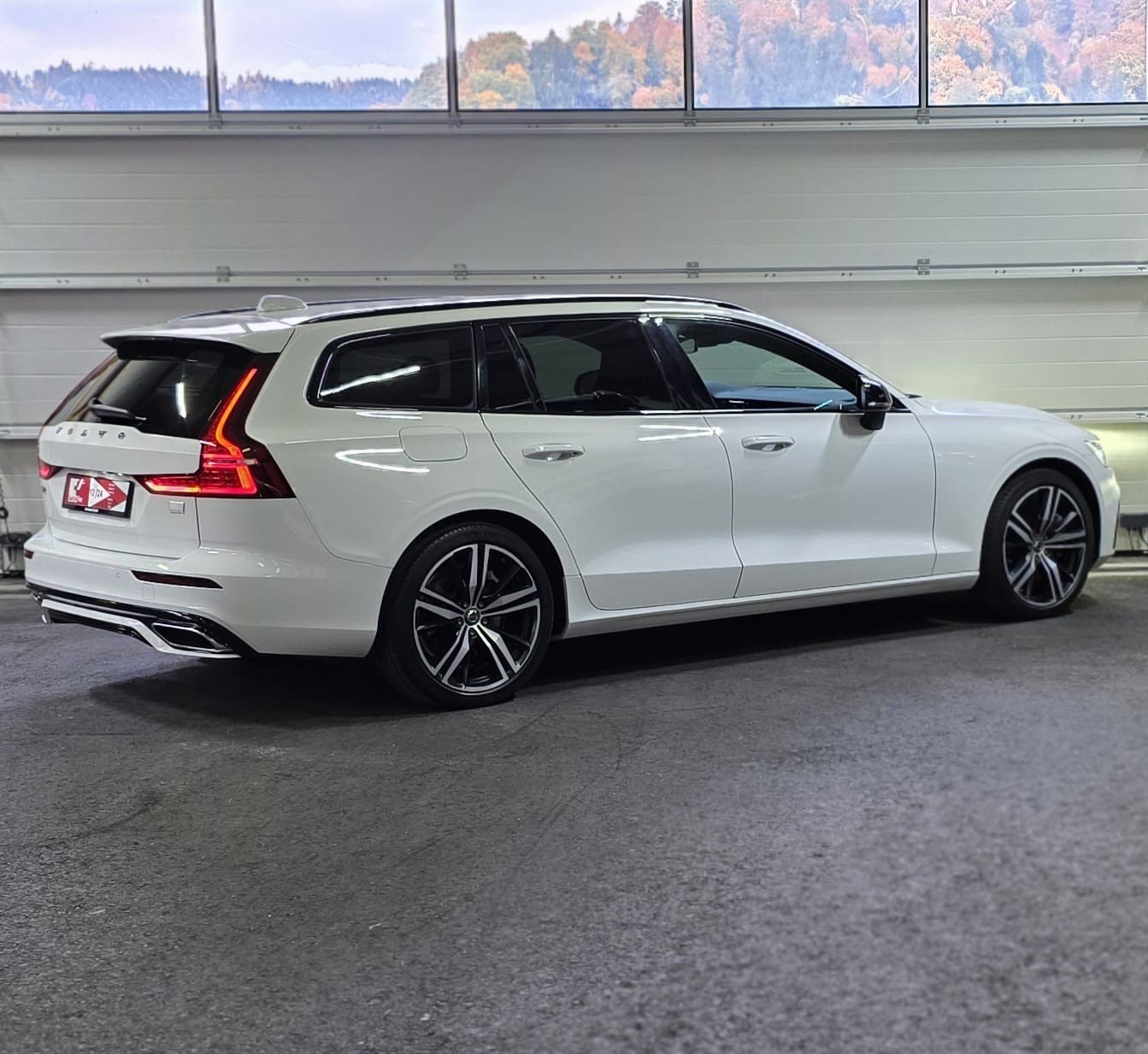 VOLVO V60 T8 eAWD Plug in Hybrid Plus Dark Geartronic MIT *AHK* *MFK:16.09.25*-image-4