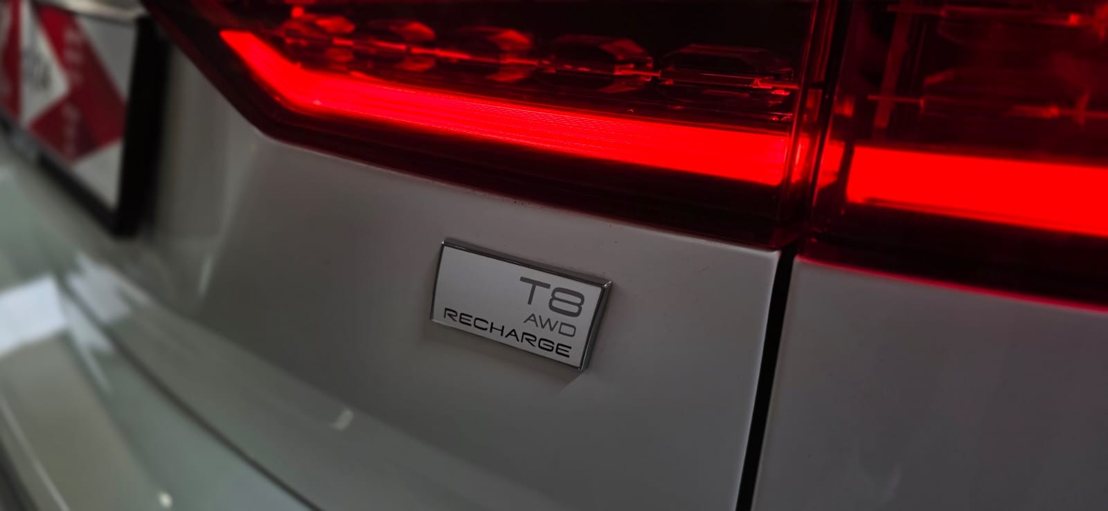VOLVO V60 T8 eAWD Plug in Hybrid Plus Dark Geartronic MIT *AHK* *MFK:16.09.25*-image-29