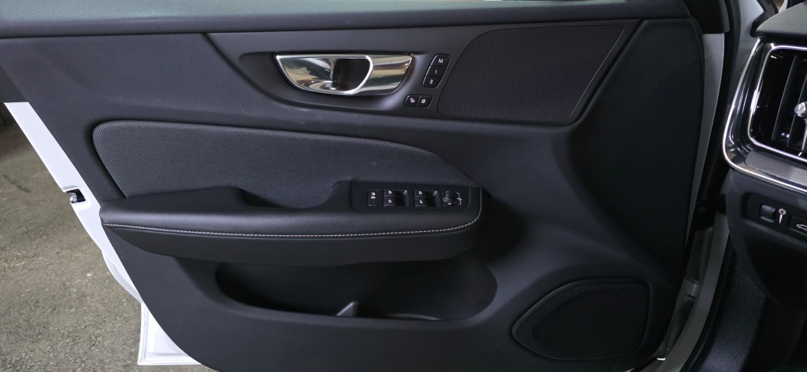VOLVO V60 T8 eAWD Plug in Hybrid Plus Dark Geartronic MIT *AHK* *MFK:16.09.25*-image-14