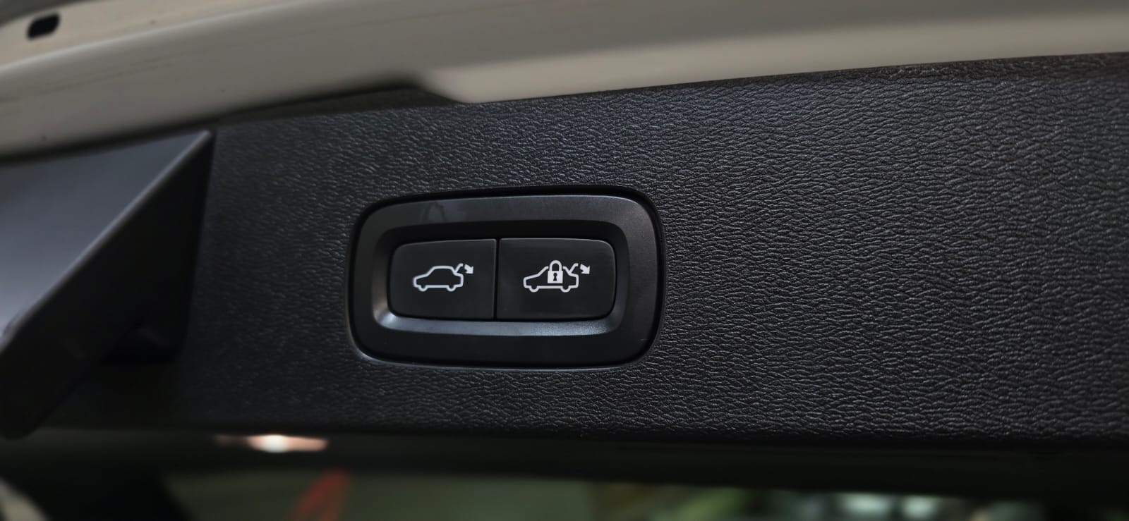 VOLVO V60 T8 eAWD Plug in Hybrid Plus Dark Geartronic MIT *AHK* *MFK:16.09.25*-image-28