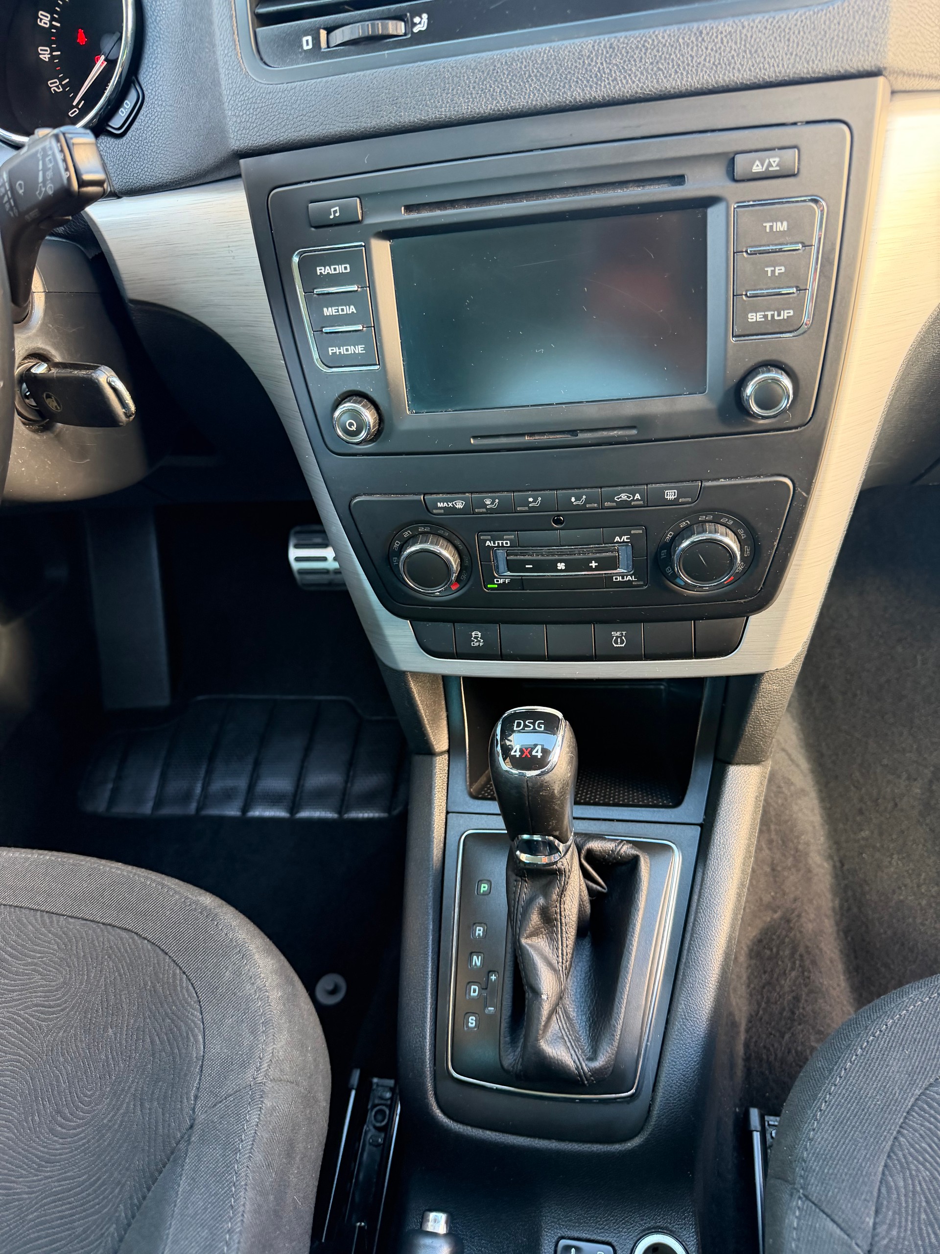 SKODA Yeti 2.0 TDI Active Outdoor 4x4 DSG-image-7