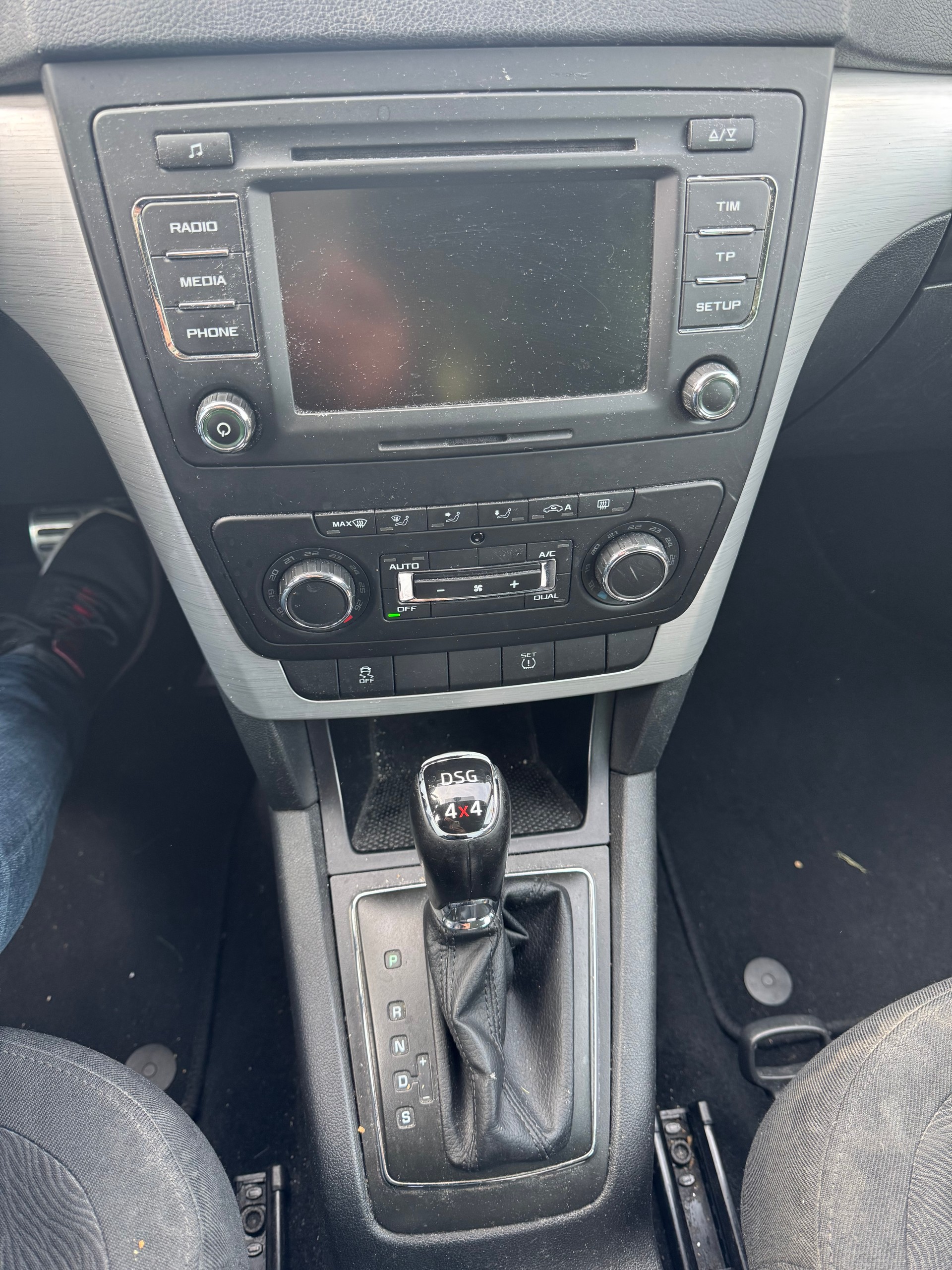 SKODA Yeti 2.0 TDI Active Outdoor 4x4 DSG-image-7