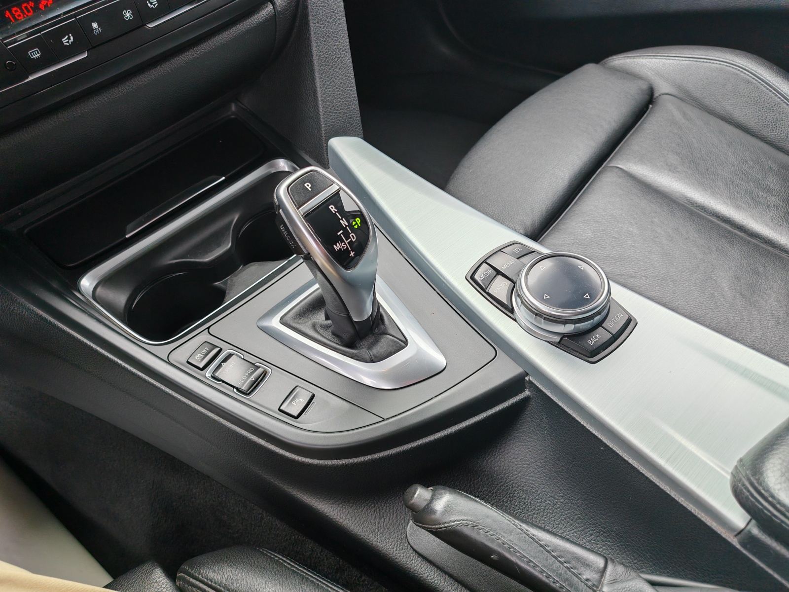BMW 328i xDrive Touring M-Sport Steptronic [Expertise du jour + Garantie 12 mois + Service & Immat. Offerts]-image-11