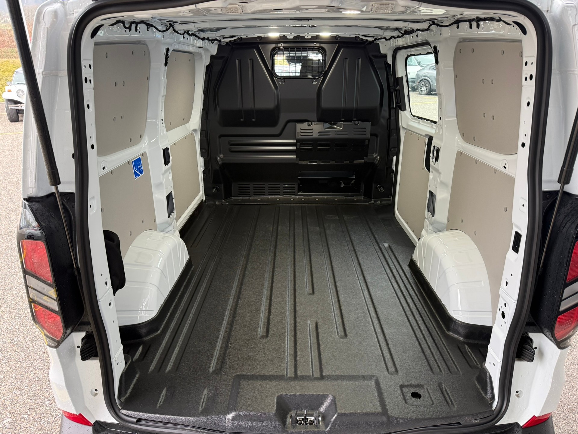 FORD Transit Custom Van 280 L1H1 Trend-image-8