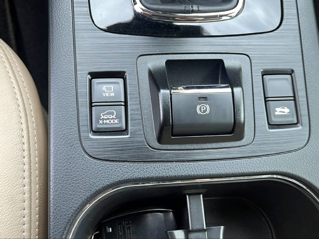 SUBARU Outback 2.5i Luxury-image-19