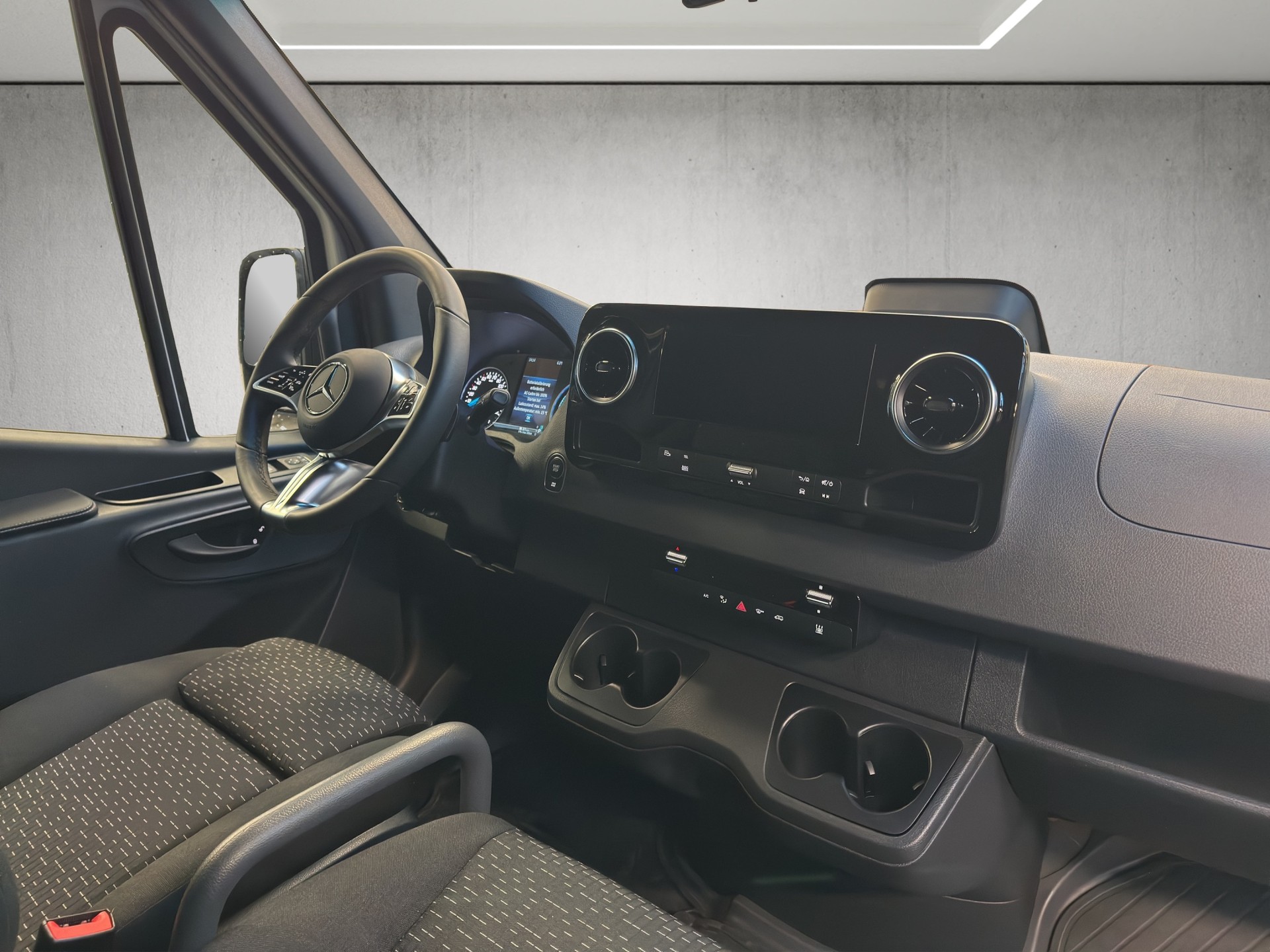 MERCEDES-BENZ eSprinter 320 81kWh Standard Hoch Pro-image-8