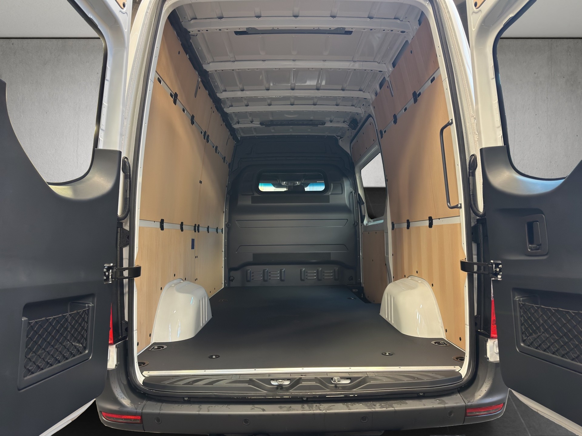 MERCEDES-BENZ eSprinter 320 81kWh Standard Hoch Pro-image-6