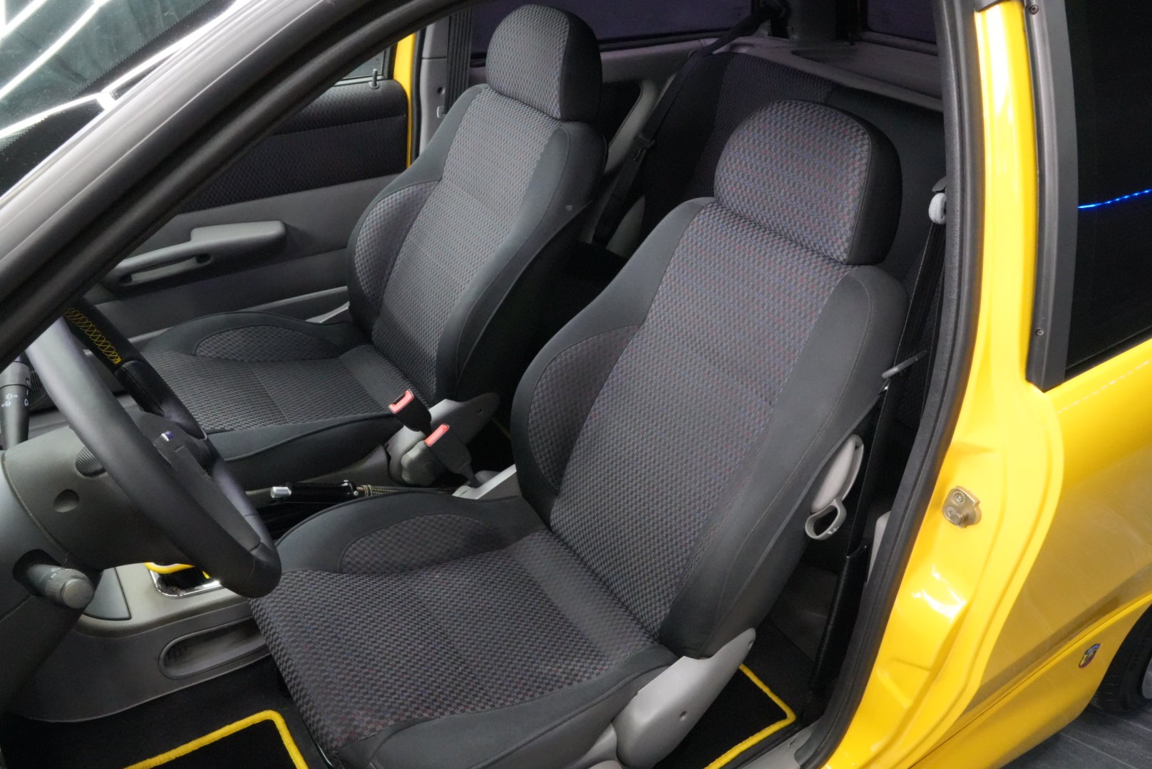FIAT Punto GT Abarth-image-13