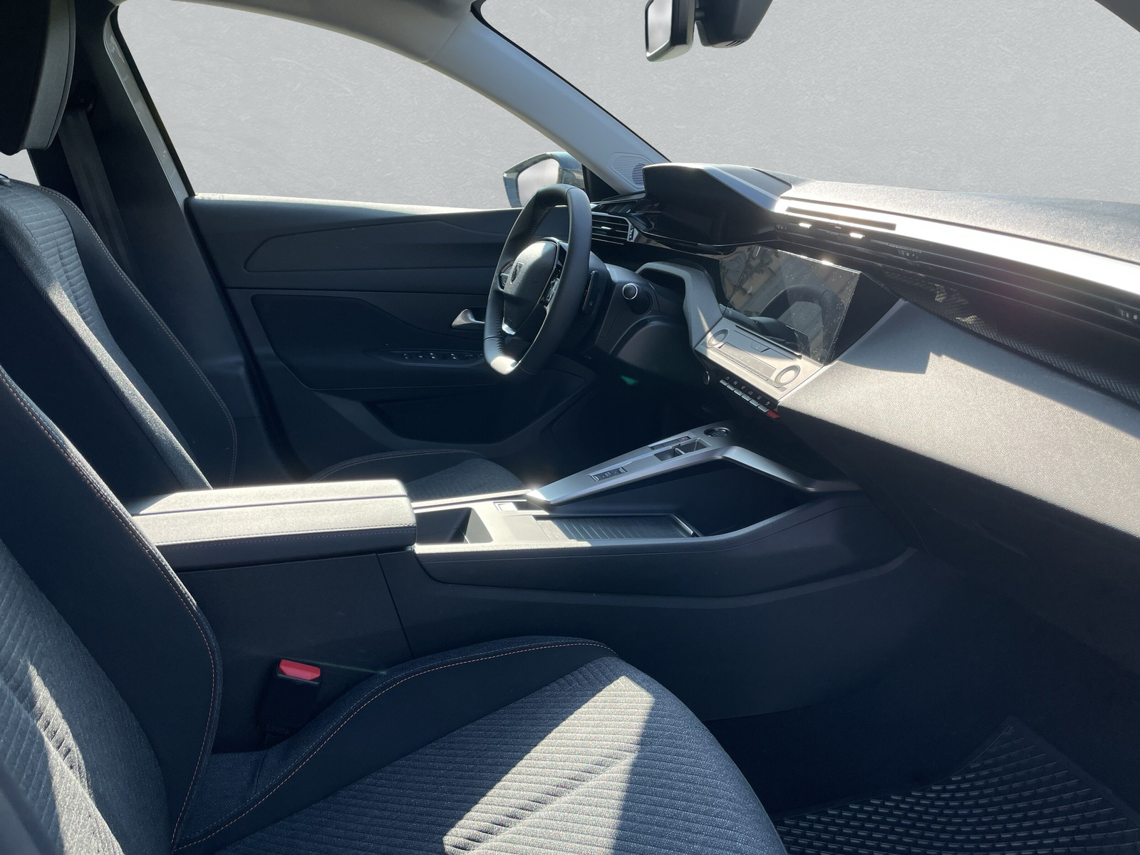 PEUGEOT 308 1.2 Hybrid Style-image-8