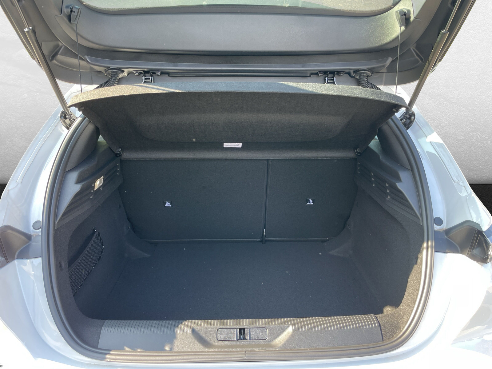 PEUGEOT 308 1.2 Hybrid Style-image-5