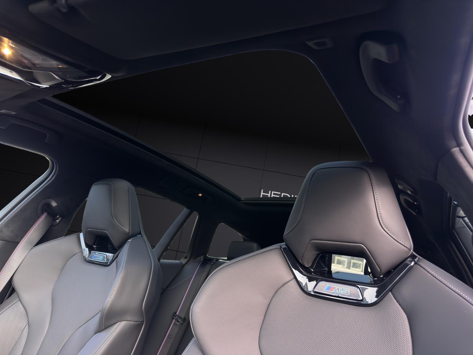 BMW M5 xDrive Touring-image-11