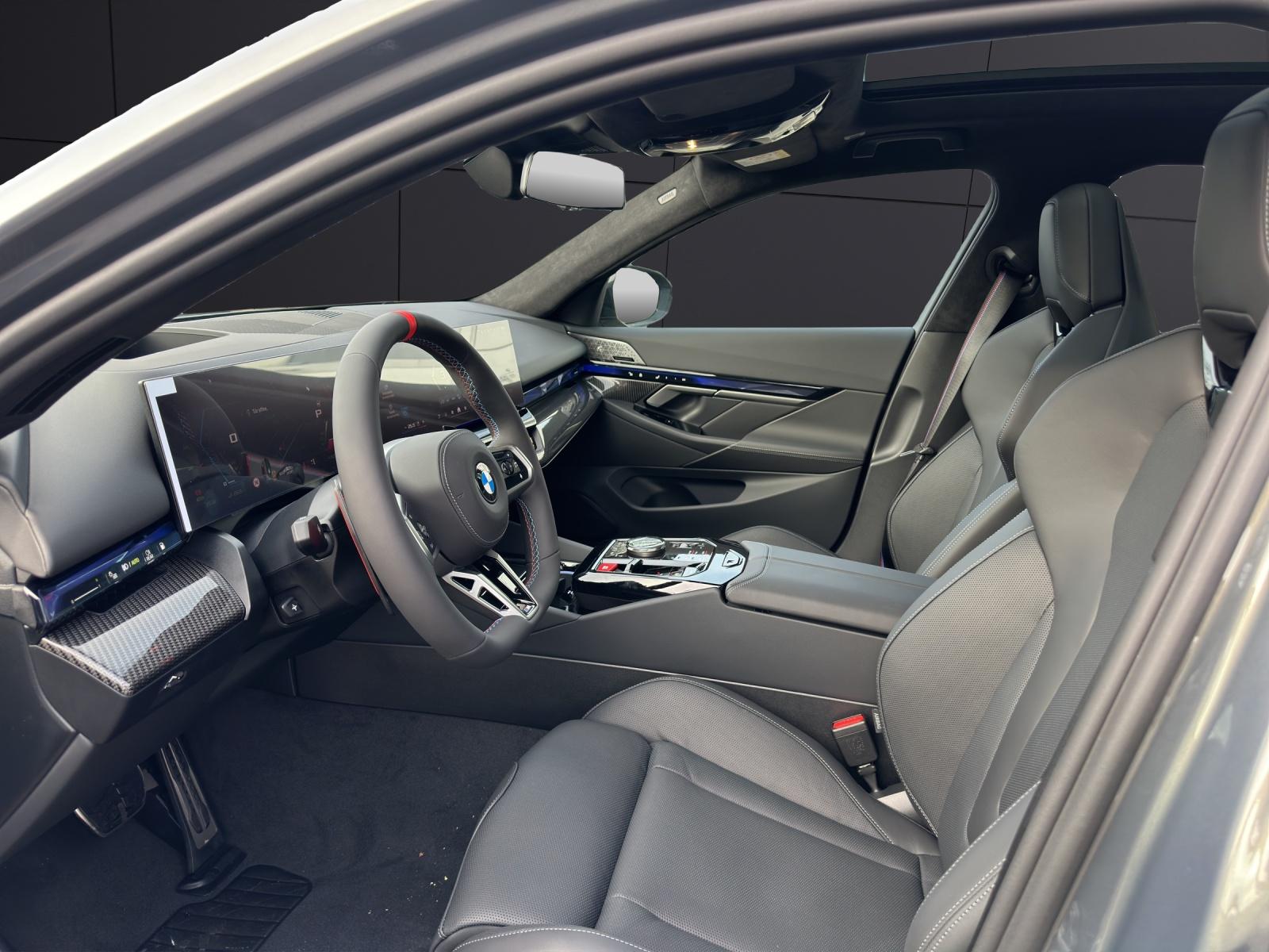 BMW M5 xDrive Touring-image-5