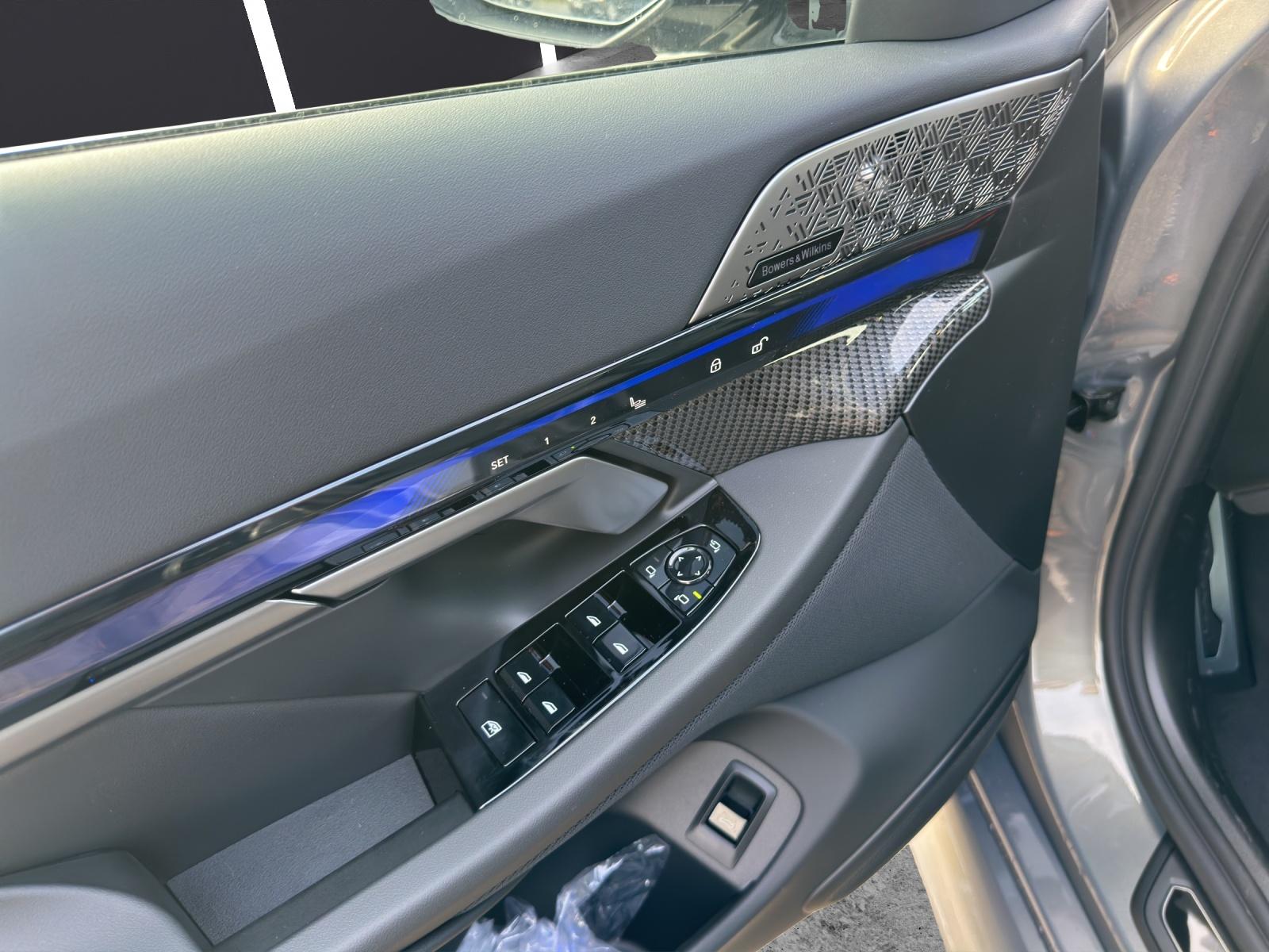BMW M5 xDrive Touring-image-13