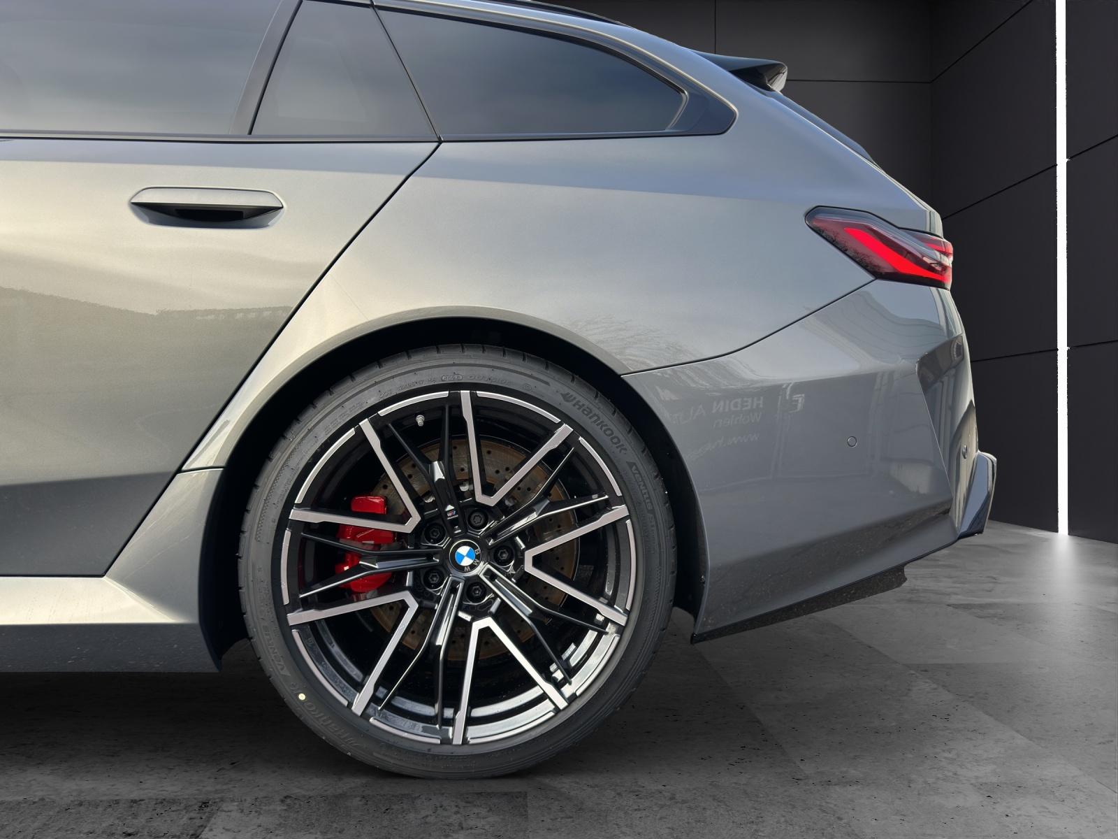 BMW M5 xDrive Touring-image-15