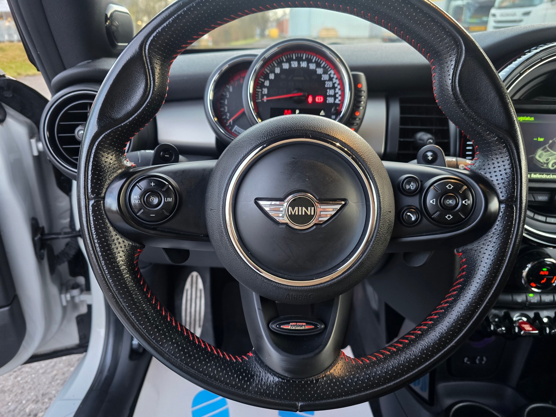 MINI Cooper John Cooper Works Steptronic-image-17