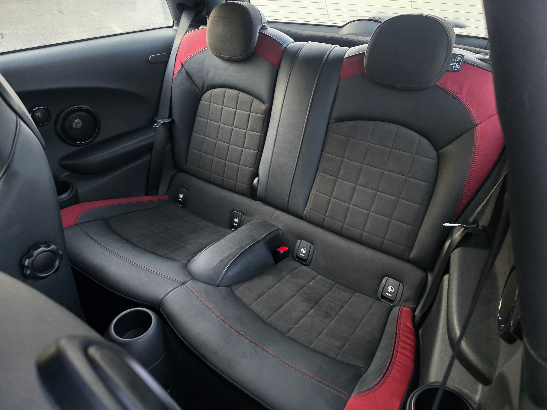 MINI Cooper John Cooper Works Steptronic-image-12